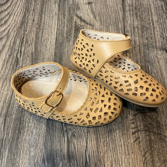 Consciously Baby Toddler Size 7 Leather Boho Mary Janes in Tan - Picture 2 of 4